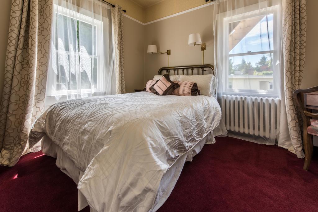 Oak Bay Guest House Bed & Breakfast Victoria Exteriér fotografie